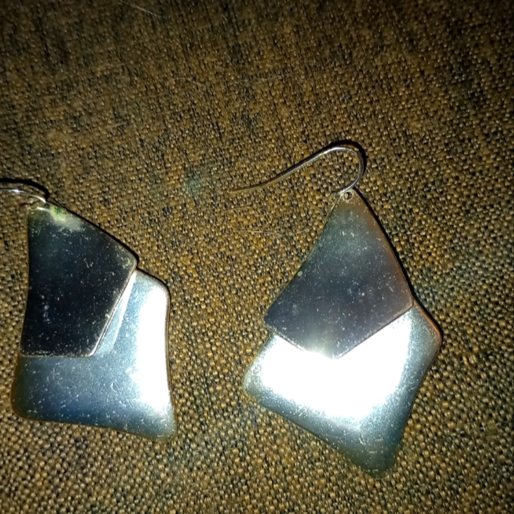 Very pretty silver overlap earrings
